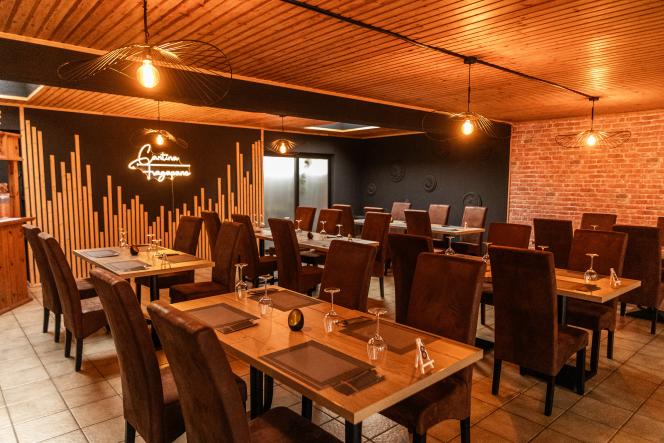 Salle de restaurant La Cantina Fragapane avec enseigne néon Châtelet